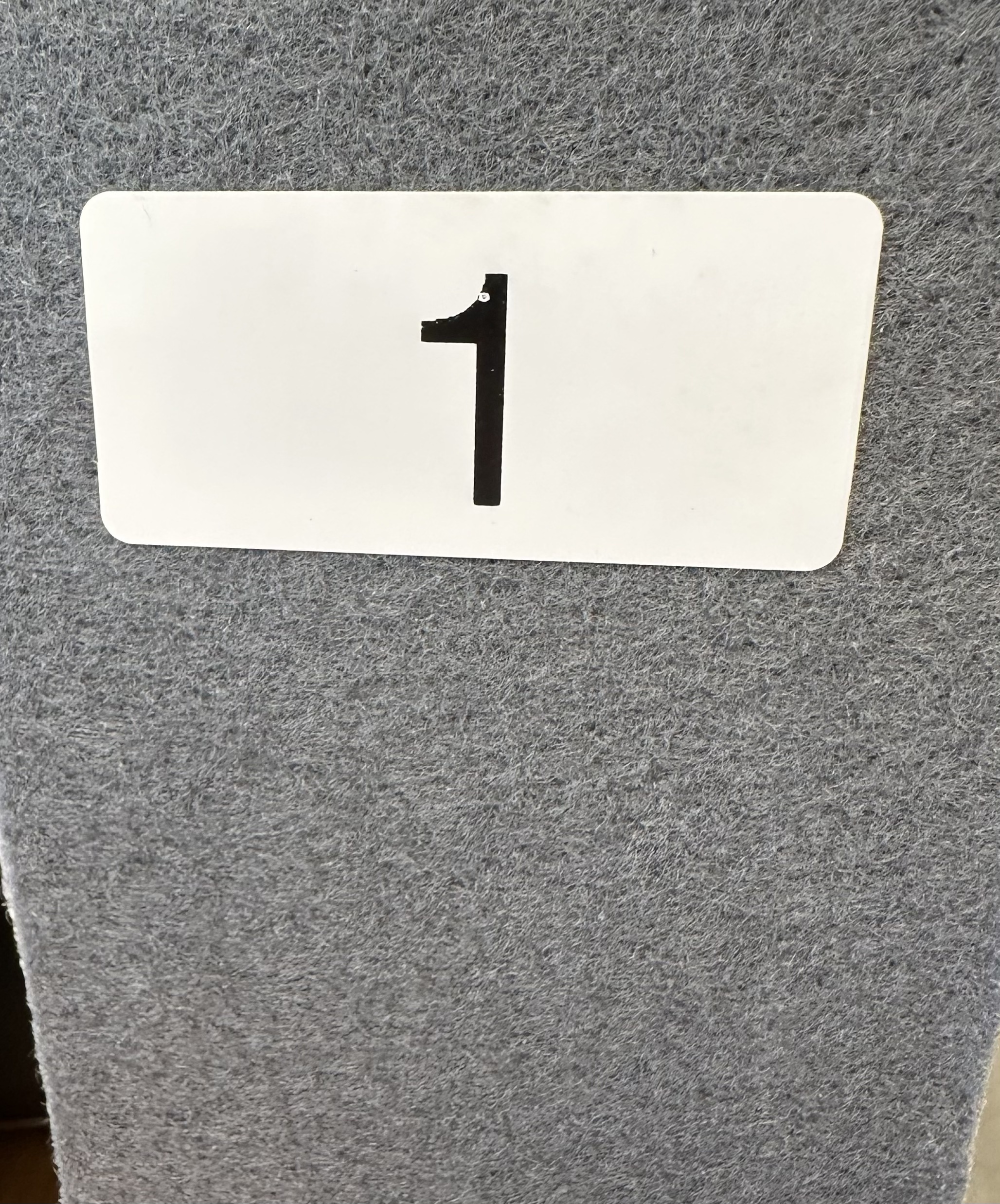 Grå mörk enfärgad  nålfiltsmatta 1 - Image 1