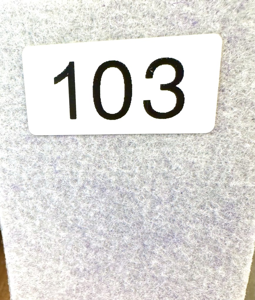 Grå ljusvit melerad  nålfiltsmatta 103