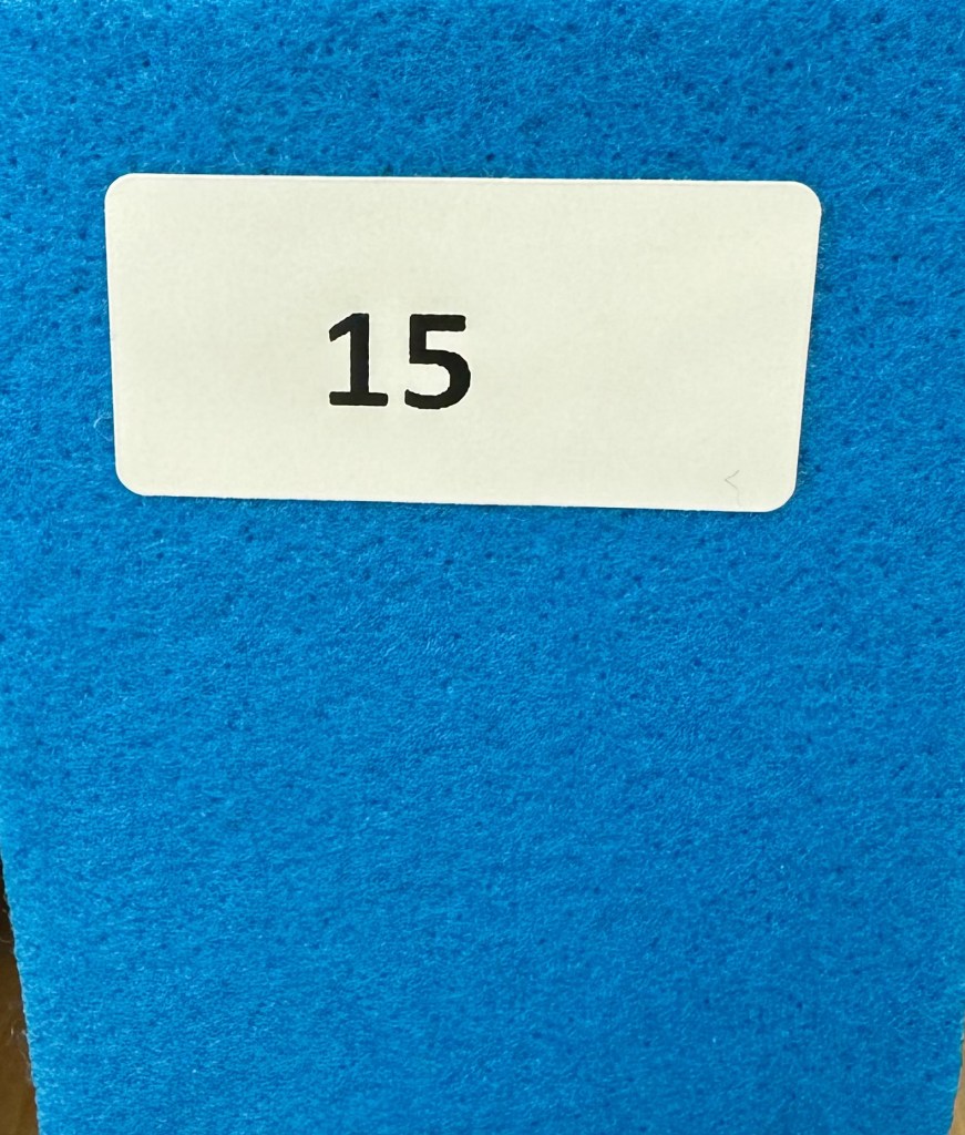 Blå klar  nålfiltsmatta 15
