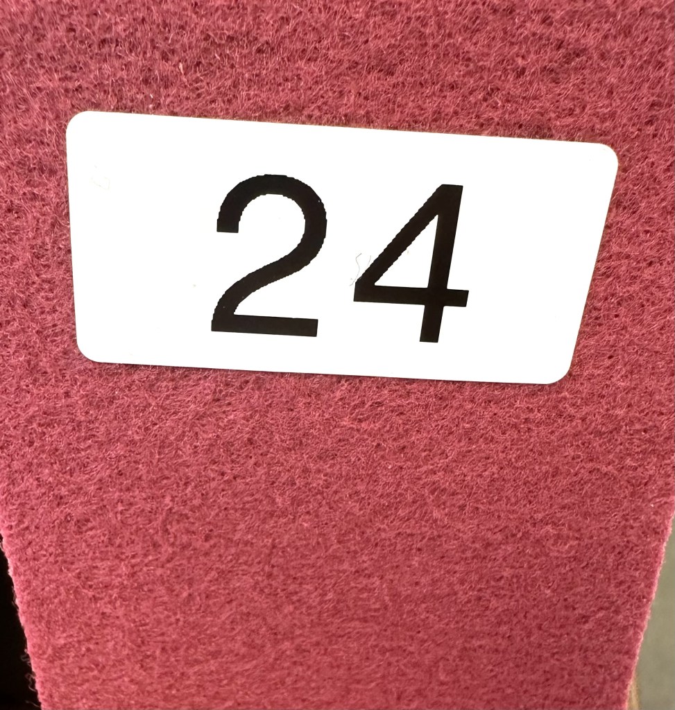 Röd vin ljus  nålfiltsmatta 24