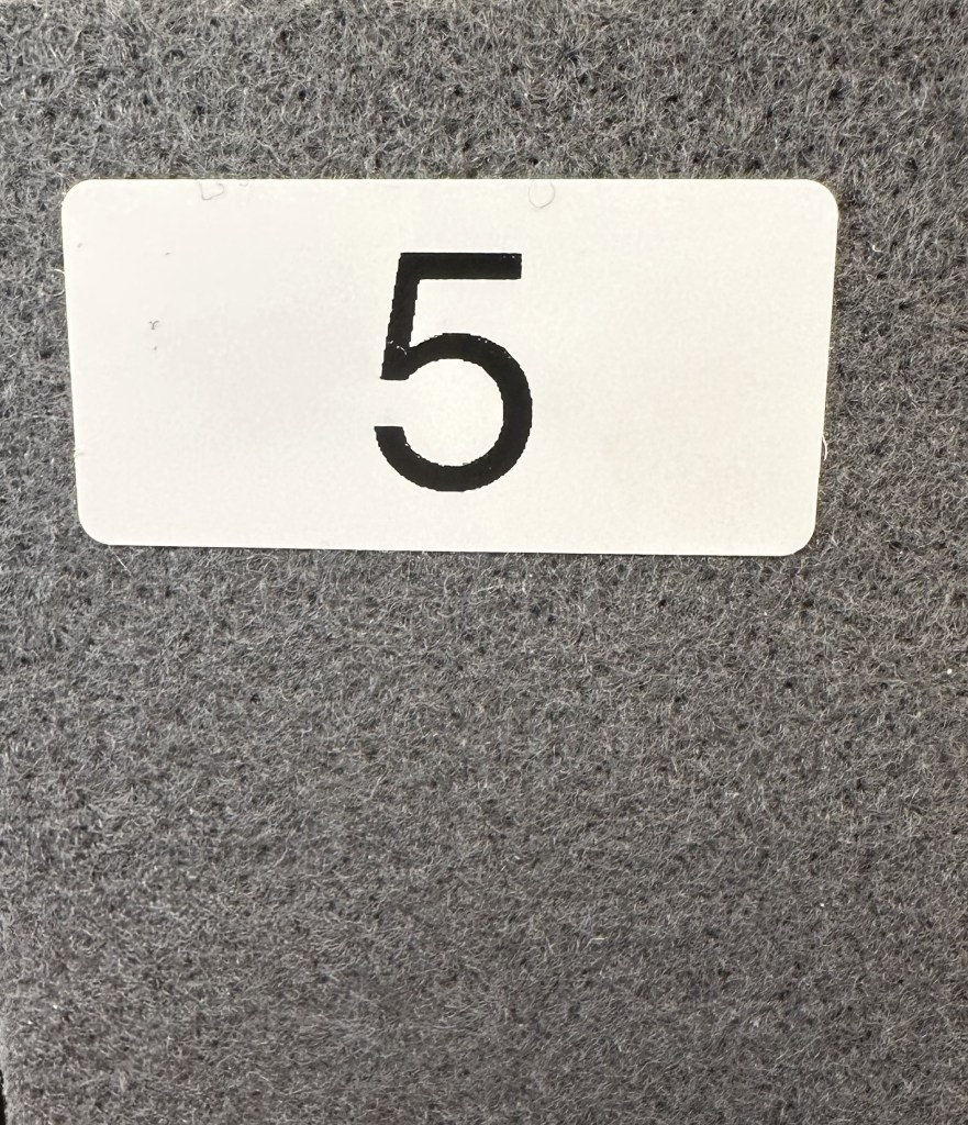 Grå enfärgad nålfiltsmatta 5