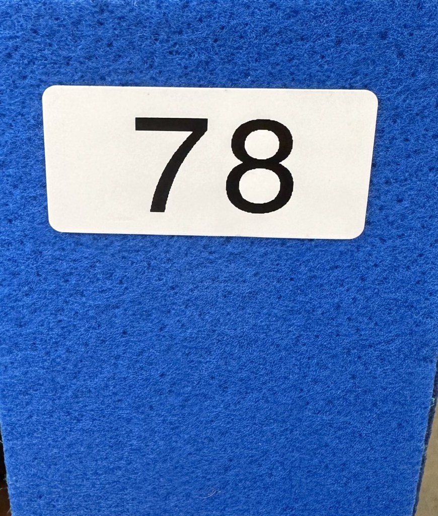 Blå mellan klar  nålfiltsmatta 78