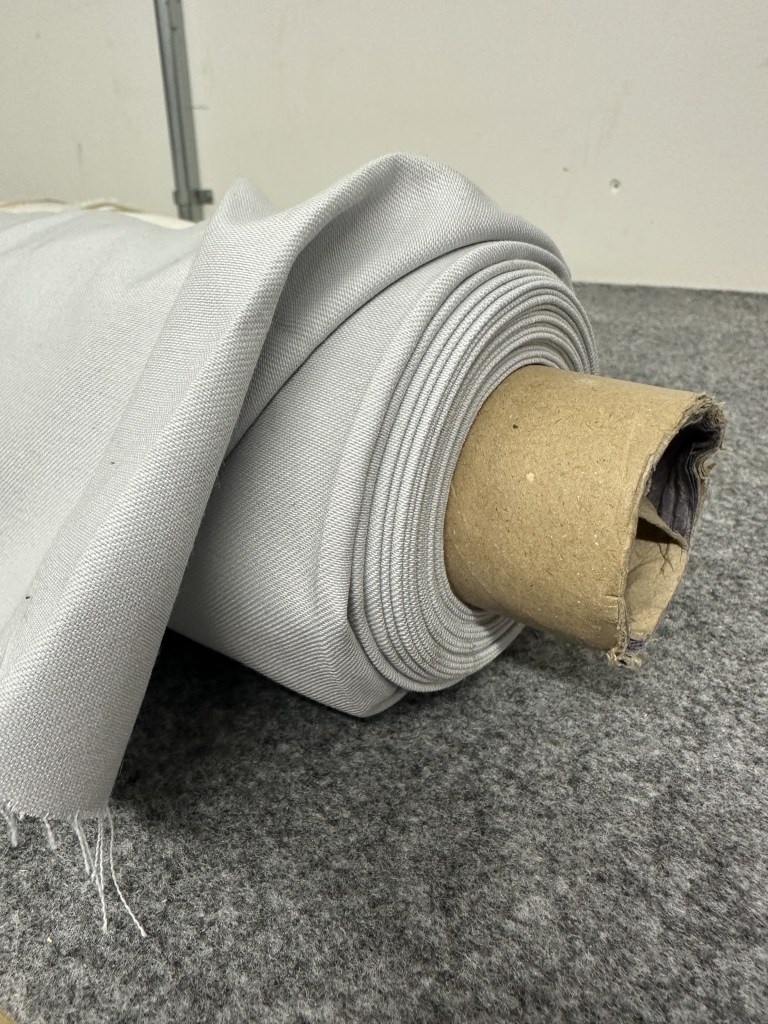 Satin Duo ljusgrå 300cm