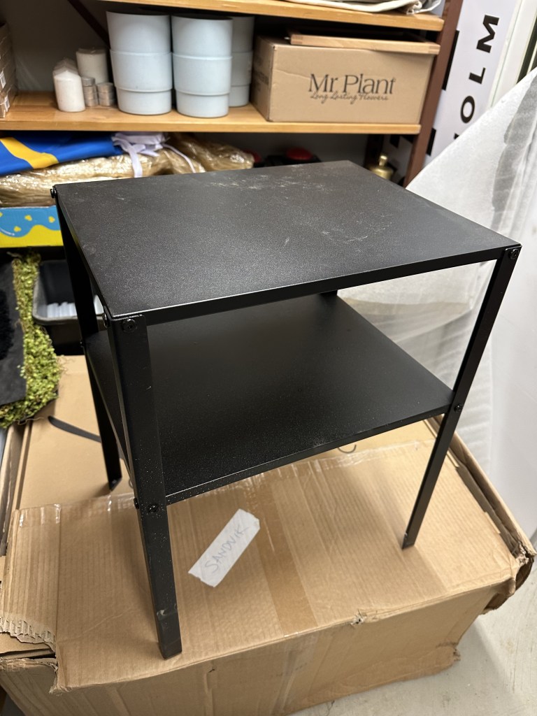 Sidobord svart metall